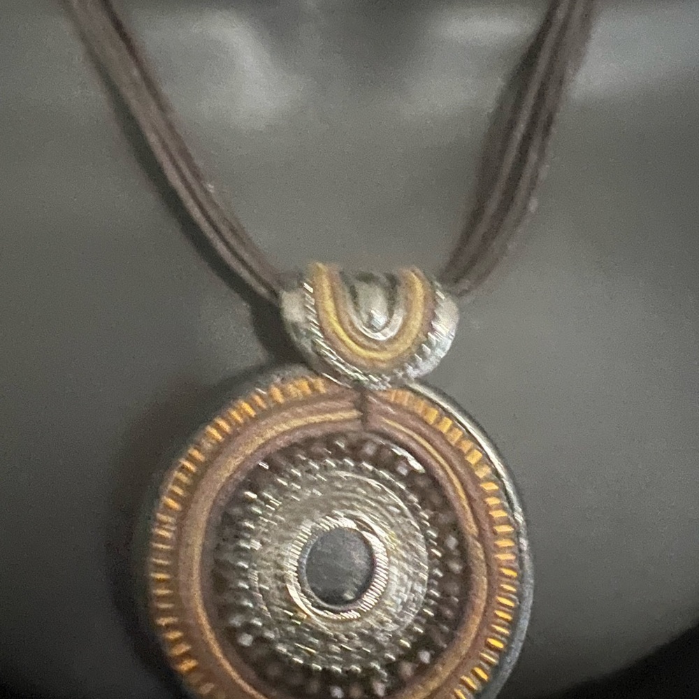 Geometric statement necklace - Picture 2 of 5